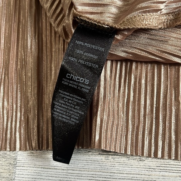 Chico’s Travelers Micro Pleat Cold Shoulder Top Size 1.  NWT - Picture 9 of 11
